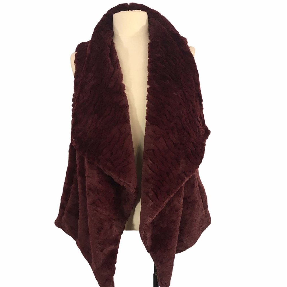 Jolt Burgundy Faux Fur Vest, Cowl neck, Asymetric Hem, Snaps, L